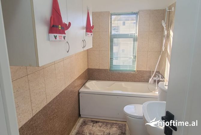 Shtepi ne shitje Apartament ne Tirane, 1+1, Mobilimi Pjeserisht e mobiluar, Pagesa 135,000  Euro.