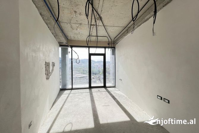 Shtepi ne shitje Apartament ne Tirane, 4+1, Mobilimi Bosh, pa mobiluar, Pagesa 950,000  Euro.