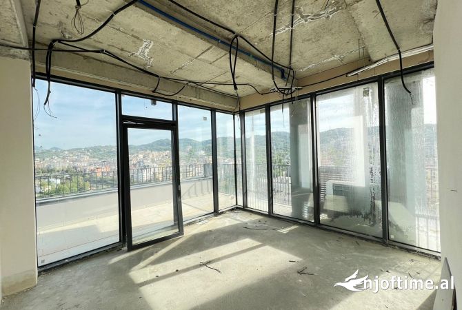 Shtepi ne shitje Apartament ne Tirane, 4+1, Mobilimi Bosh, pa mobiluar, Pagesa 950,000  Euro.