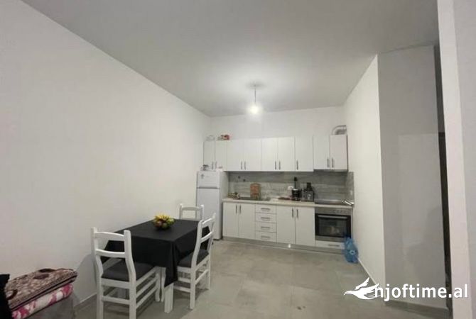 Shtepi me qera Apartament ne Tirane, 1+1, Mobilimi E mobiluar, Pagesa 450  Euro.