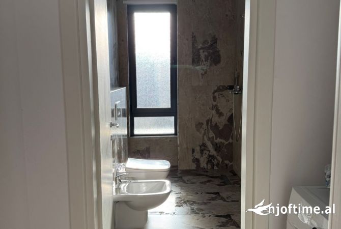 Shtepi me qera Apartament ne Tirane, 2+1, Mobilimi E mobiluar, Pagesa 650  Euro.