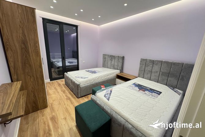 Shtepi me qera Apartament ne Tirane, 3+1, Mobilimi E mobiluar, Pagesa 1,000  Euro.