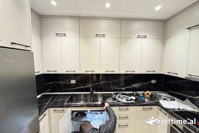 Shtepi me qera Apartament ne Tirane, 3+1, Mobilimi E mobiluar, Pagesa 1,000  Euro.