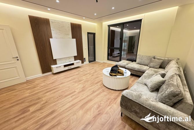 Shtepi me qera Apartament ne Tirane, 3+1, Mobilimi E mobiluar, Pagesa 1,000  Euro.