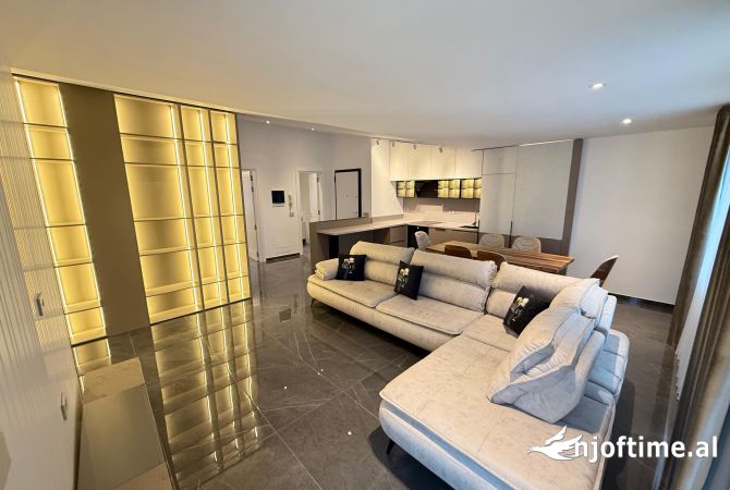 Shtepi me qera Penthose(kati i fundit panoramik) ne Tirane, 2+1, Mobilimi E mobiluar, Pagesa 850  Euro.