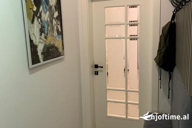 Shtepi me qera Apartament ne Tirane, 2+1, Mobilimi E mobiluar, Pagesa 1,000  Euro.