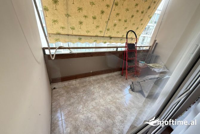 Shtepi me qera Apartament ne Tirane, 3+1, Mobilimi E mobiluar, Pagesa 1,000  Euro.