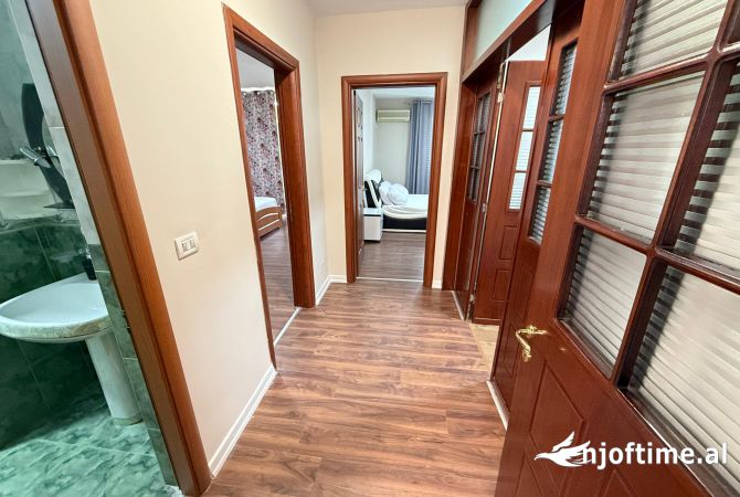 Shtepi me qera Apartament ne Tirane, 3+1, Mobilimi E mobiluar, Pagesa 1,000  Euro.