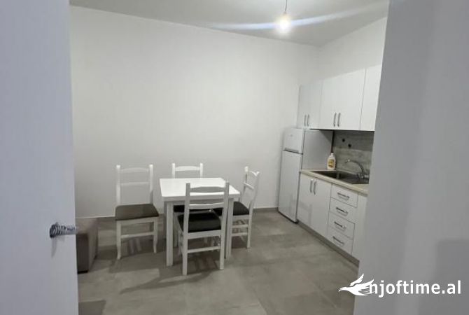 Shtepi me qera Apartament ne Tirane, 1+1, Mobilimi E mobiluar, Pagesa 500  Euro.