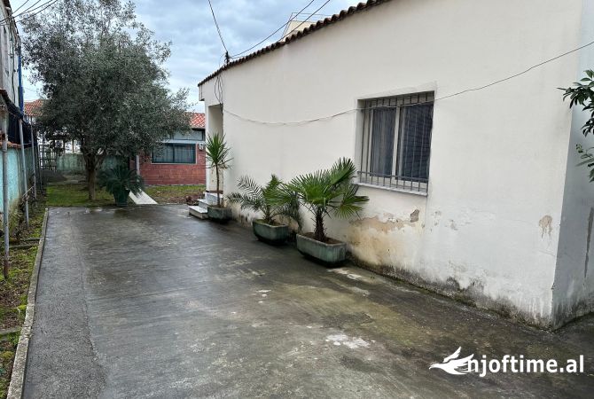 Shtepi ne shitje Shtepi Private ne Tirane, 3+1, Mobilimi E mobiluar, Pagesa 500,000  Euro.