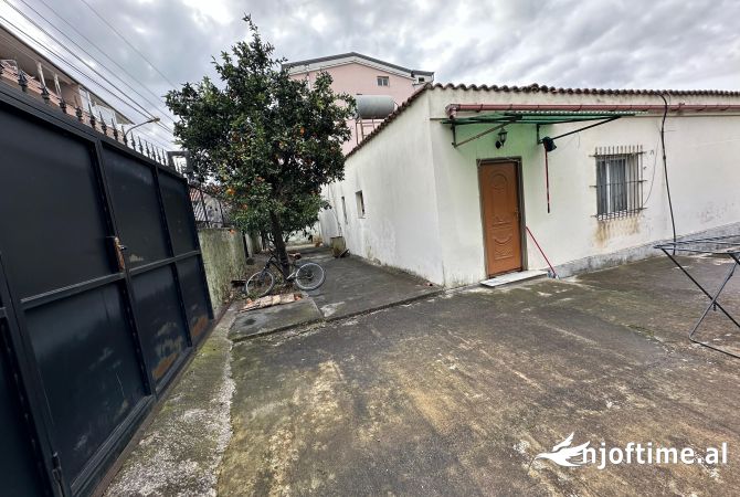 Shtepi ne shitje Shtepi Private ne Tirane, 3+1, Mobilimi E mobiluar, Pagesa 500,000  Euro.