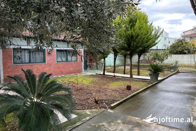 Shtepi ne shitje Shtepi Private ne Tirane, 3+1, Mobilimi E mobiluar, Pagesa 500,000  Euro.