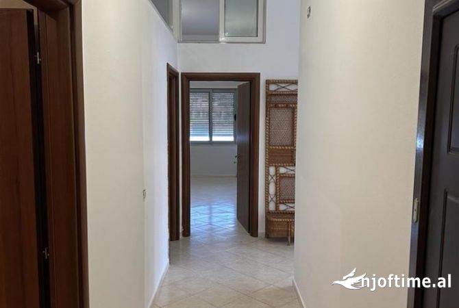 Shtepi me qera Apartament ne Tirane, 2+1, Mobilimi E mobiluar, Pagesa 350  Euro.