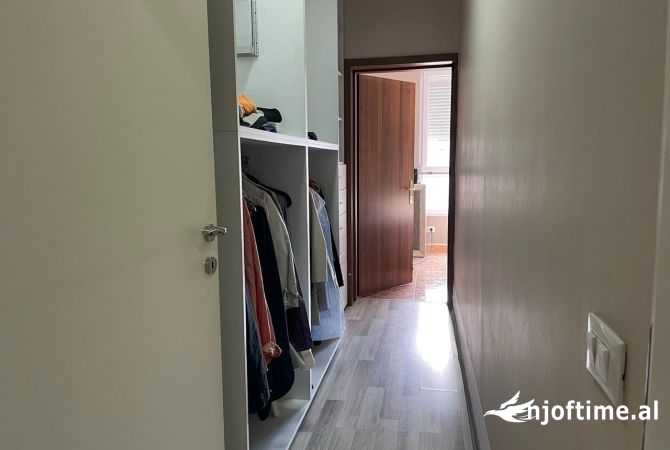 Shtepi me qera Apartament ne Tirane, 2+1, Mobilimi E mobiluar, Pagesa 1,300  Euro.