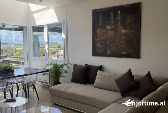 Shtepi ne shitje Apartament ne Tirane, 2+1, Mobilimi E mobiluar, Pagesa 370,000  Euro.