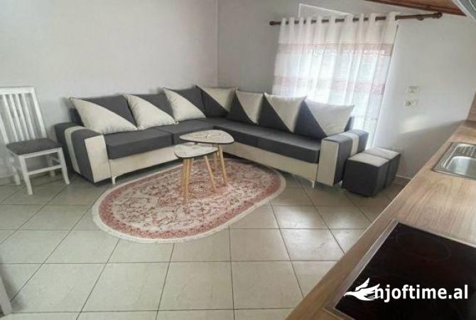 Shtepi me qera Shtepi Private ne Tirane, 2+1, Mobilimi E mobiluar, Pagesa 45,000  Leke.