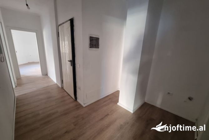 Ambient biznesi me qera 3+1 ne Tirane - 55,000 Leke