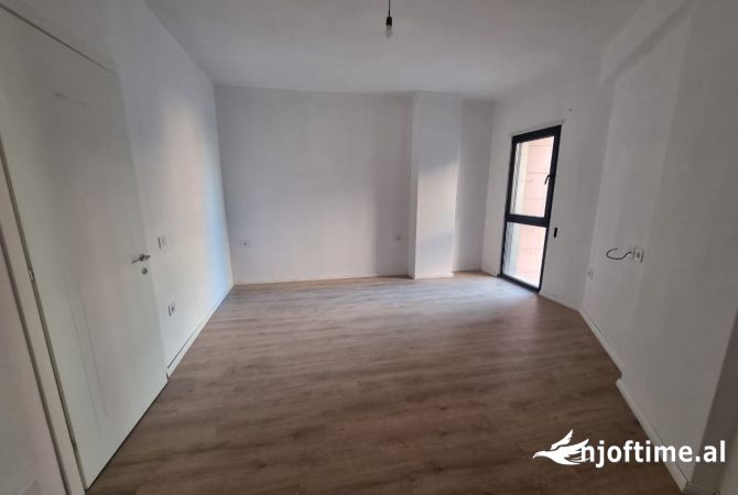 Ambient biznesi me qera 3+1 ne Tirane - 55,000 Leke
