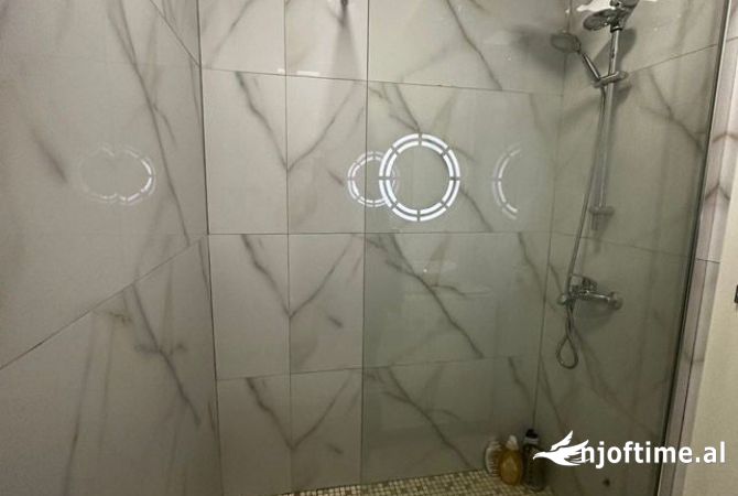 Shtepi ne shitje Apartament ne Tirane, 3+1, Mobilimi E mobiluar, Pagesa 170,000  Euro.