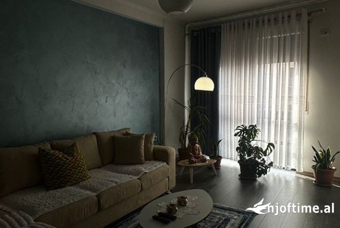 Shtepi ne shitje Apartament ne Tirane, 3+1, Mobilimi E mobiluar, Pagesa 170,000  Euro.