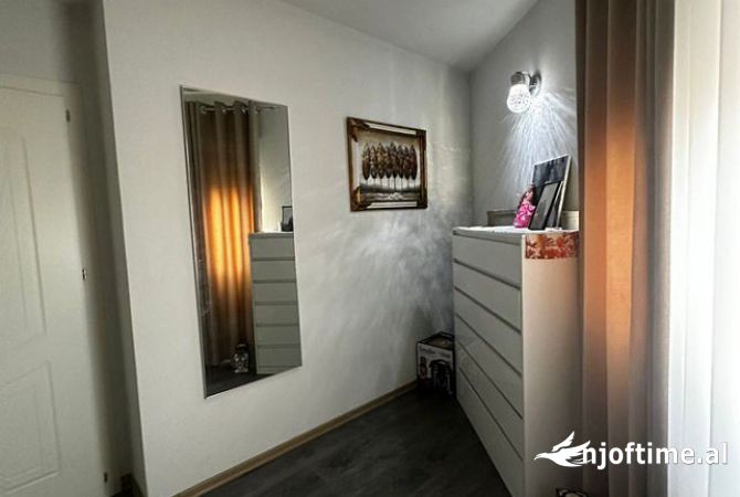 Shtepi ne shitje Apartament ne Tirane, 3+1, Mobilimi E mobiluar, Pagesa 170,000  Euro.