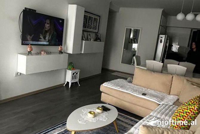 Shtepi ne shitje Apartament ne Tirane, 3+1, Mobilimi E mobiluar, Pagesa 170,000  Euro.