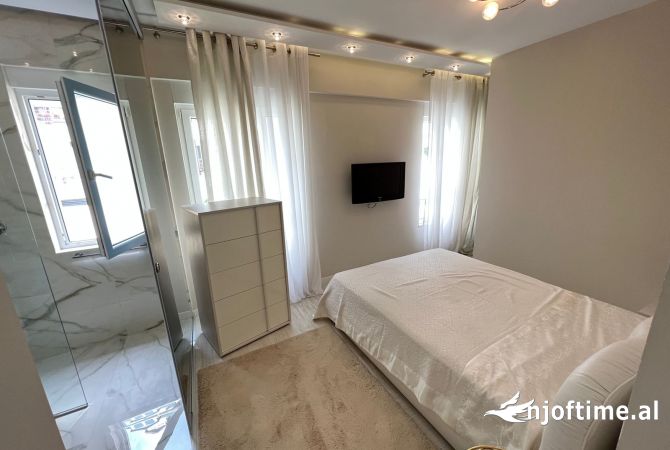 Shtepi me qera Apartament ne Tirane, 2+1, Mobilimi E mobiluar, Pagesa 650  Euro.