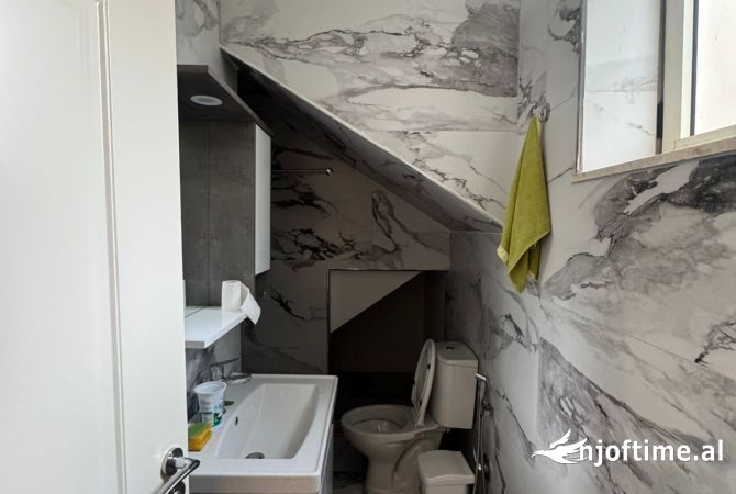 Shtepi me qera Shtepi Private ne Tirane, 2+1, Mobilimi E mobiluar, Pagesa 400  Euro.