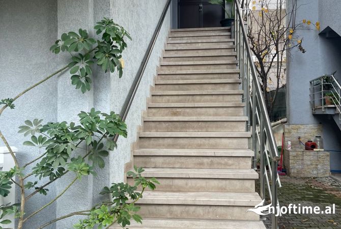 Shtepi me qera Duplex(shtepi me 2 kate) ne Tirane, 2+1, Mobilimi E mobiluar, Pagesa 1,350  Euro.