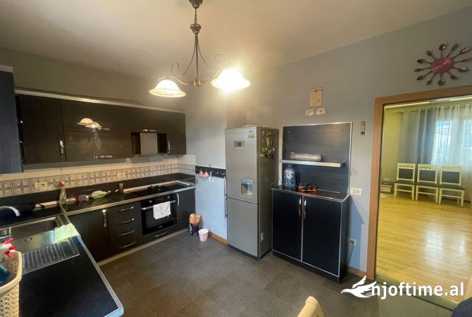 Shtepi me qera Duplex(shtepi me 2 kate) ne Tirane, 2+1, Mobilimi E mobiluar, Pagesa 1,350  Euro.