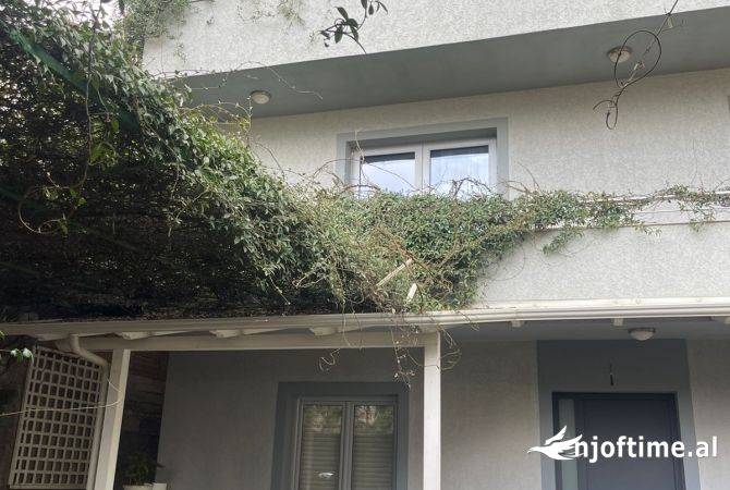 Shtepi me qera Duplex(shtepi me 2 kate) ne Tirane, 2+1, Mobilimi E mobiluar, Pagesa 1,350  Euro.