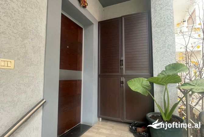 Shtepi me qera Duplex(shtepi me 2 kate) ne Tirane, 2+1, Mobilimi E mobiluar, Pagesa 1,350  Euro.