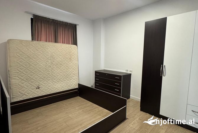 Shtepi me qera Apartament ne Tirane, 3+1, Mobilimi E mobiluar, Pagesa 600  Euro.