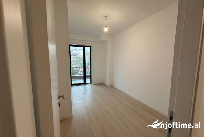 Ambient biznesi me qera 3+1 ne Tirane - 700 Euro