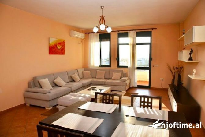Shtepi me qera Apartament ne Tirane, 2+1, Mobilimi E mobiluar, Pagesa 800  Euro.