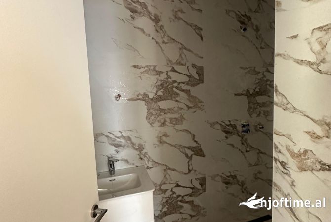 Shtepi me qera Apartament ne Tirane, 2+1, Mobilimi Pjeserisht e mobiluar, Pagesa 1,400  Euro.