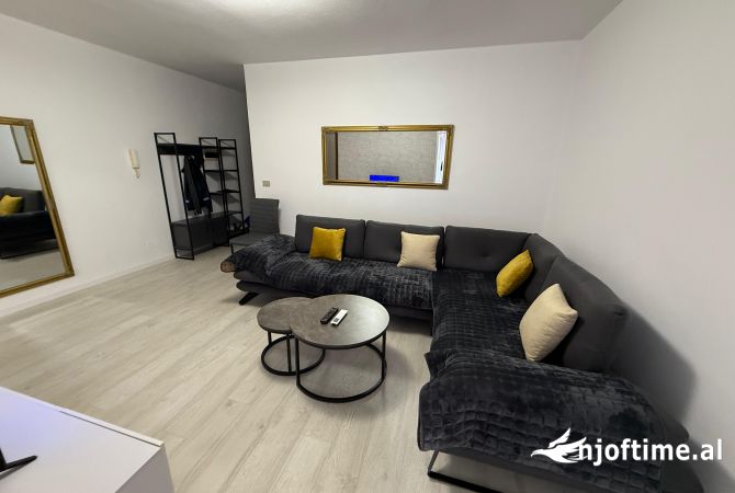 Shtepi me qera Apartament ne Tirane, 1+1, Mobilimi E mobiluar, Pagesa 650  Euro.