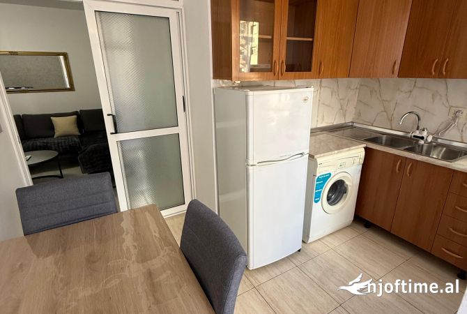 Shtepi me qera Apartament ne Tirane, 1+1, Mobilimi E mobiluar, Pagesa 650  Euro.