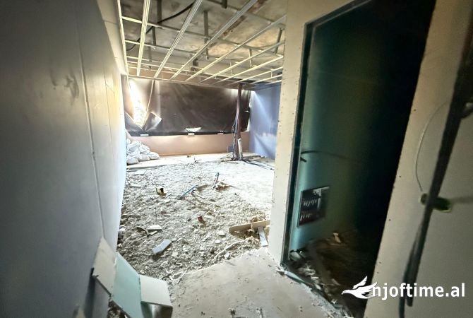 Shtepi ne shitje Vila Luksoze ne Tirane, 5+1, Mobilimi Bosh, pa mobiluar, Pagesa 350,000  Euro.