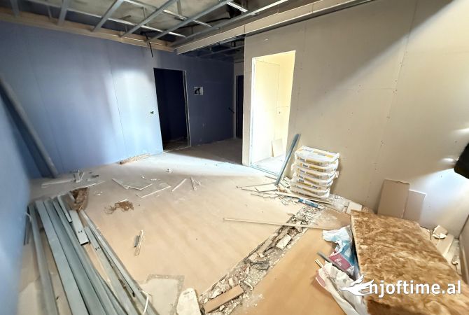 Shtepi ne shitje Vila Luksoze ne Tirane, 5+1, Mobilimi Bosh, pa mobiluar, Pagesa 350,000  Euro.