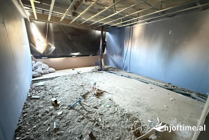 Shtepi ne shitje Vila Luksoze ne Tirane, 5+1, Mobilimi Bosh, pa mobiluar, Pagesa 350,000  Euro.