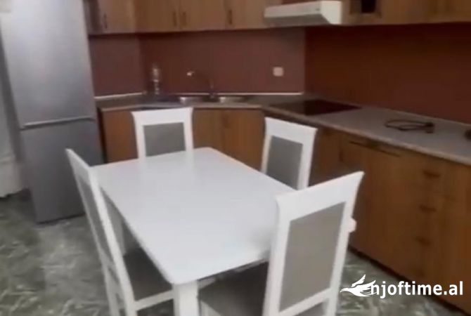 Shtepi me qera Apartament ne Tirane, 2+1, Mobilimi E mobiluar, Pagesa 55,000  Leke.