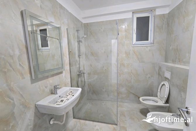 Shtepi ne shitje Apartament ne Tirane, 1+1, Mobilimi E mobiluar, Pagesa 185,440  Euro.