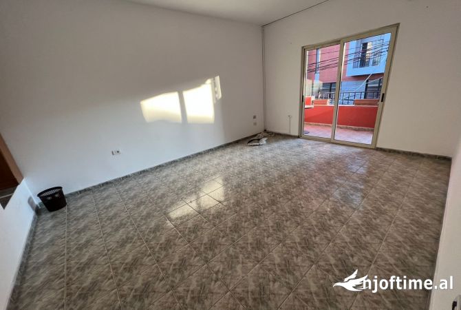 Shtepi me qera 3+1 ne Tirane - 1,000 Euro