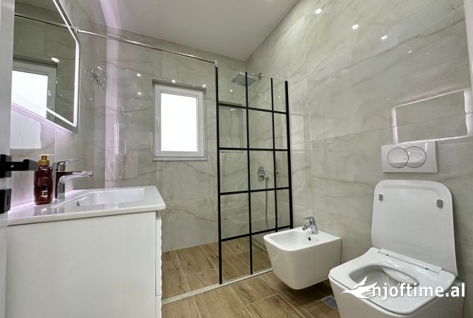 Shtepi ne shitje Apartament ne Tirane, 2+1, Mobilimi E mobiluar, Pagesa 340,000  Euro.