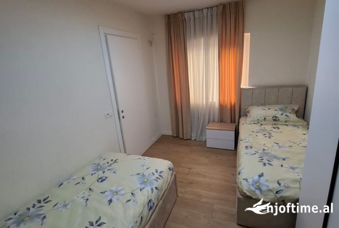 Shtepi me qera Apartament ne Tirane, 2+1, Mobilimi E mobiluar, Pagesa 55,000  Leke.