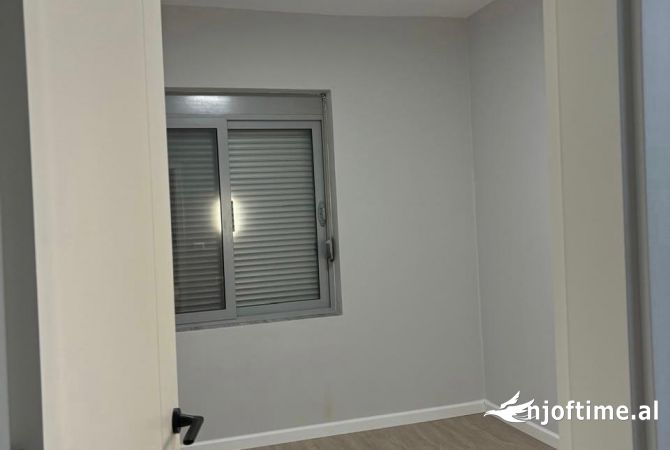 Shtepi me qera Apartament ne Tirane, 2+1, Mobilimi Pjeserisht e mobiluar, Pagesa 650  Euro.