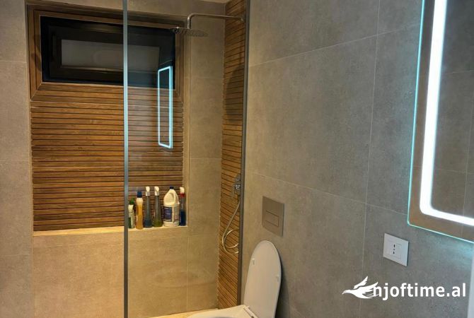 Shtepi me qera Apartament ne Tirane, 2+1, Mobilimi Pjeserisht e mobiluar, Pagesa 650  Euro.