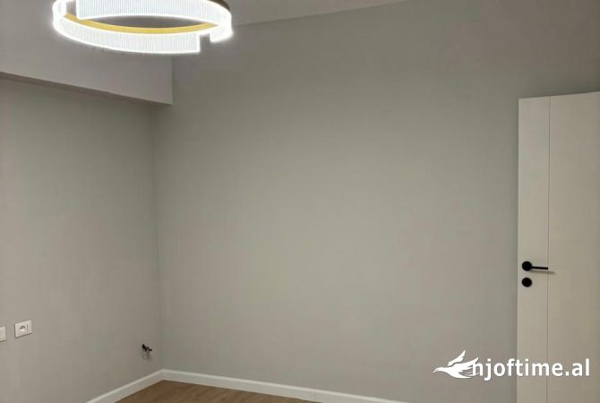 Shtepi me qera Apartament ne Tirane, 2+1, Mobilimi Pjeserisht e mobiluar, Pagesa 650  Euro.