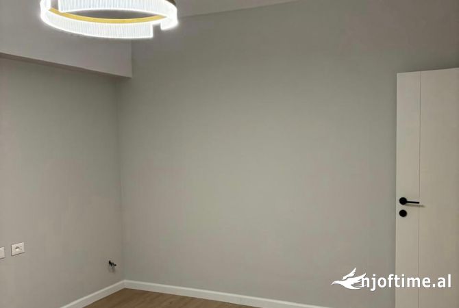 Shtepi me qera Apartament ne Tirane, 2+1, Mobilimi Pjeserisht e mobiluar, Pagesa 650  Euro.